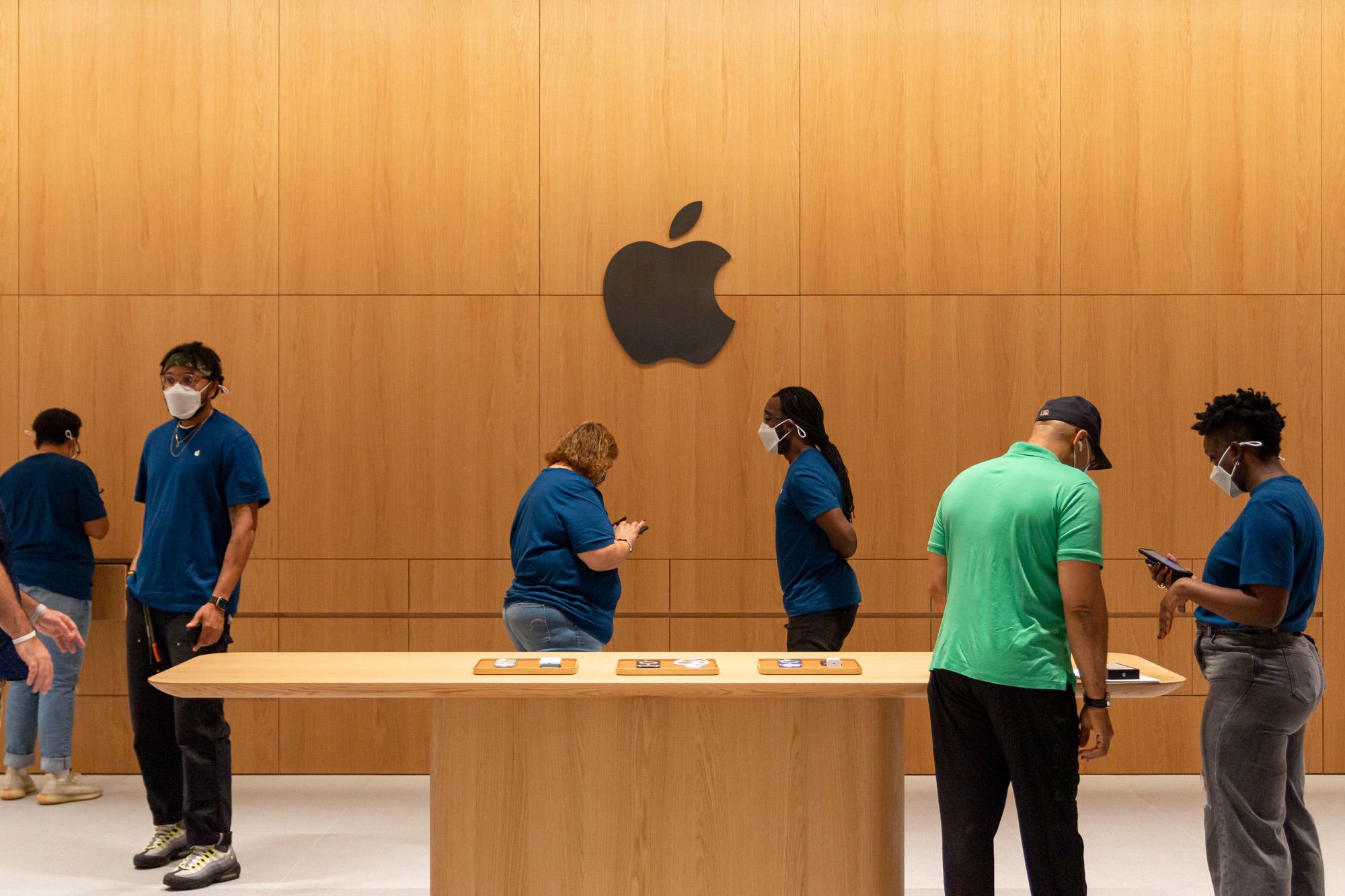 Apple store open for pickup in Valley Plaza Mall parking lot