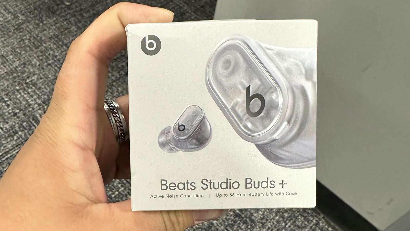 Słuchawki Beats Studio Buds+ z nowym przezroczystym designem zauważone w Best Buy
