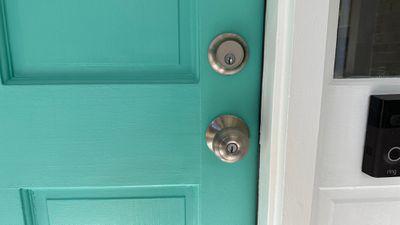 level lock on door 2 - بررسی: Level Lock+ باز کردن قفل خانه را آسان می کند، اما ایمن ترین نیست
