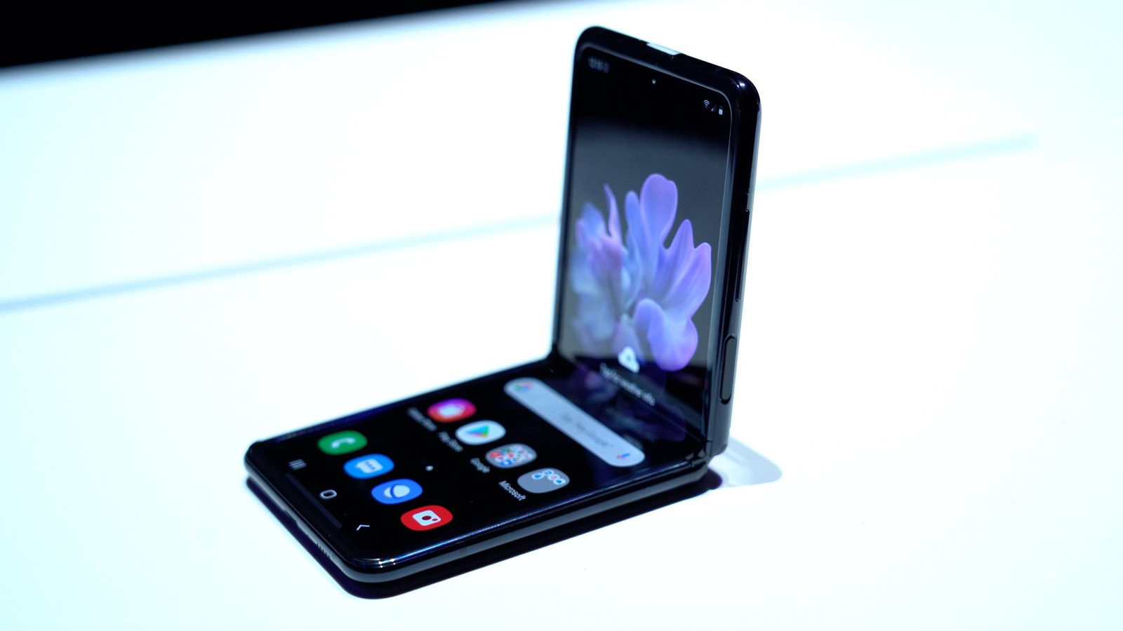 samsung smart flip phone 2020