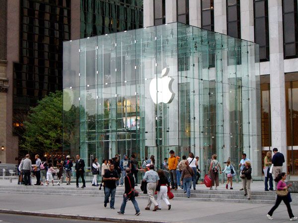 apples new fifth avenue store cube fully revealed image