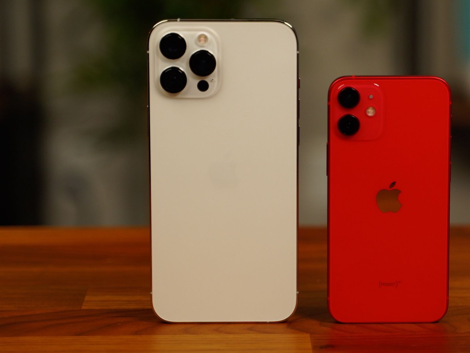 https://images.macrumors.com/t/Iu2bNfoqqOr9GbRy62p7-ctyooQ=/1600x1200/smart/article-new/2020/11/iphone-12-mini-pro-max-side-by-side.jpg