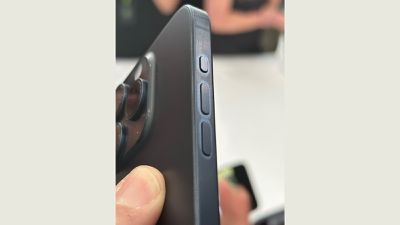 Apple afferma che le impronte digitali possono scolorire temporaneamente il telaio in titanio dell’iPhone 15 Pro
