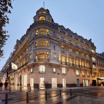 Apple Champs Elysees opens 11152018