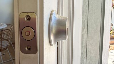 level lock bolt view