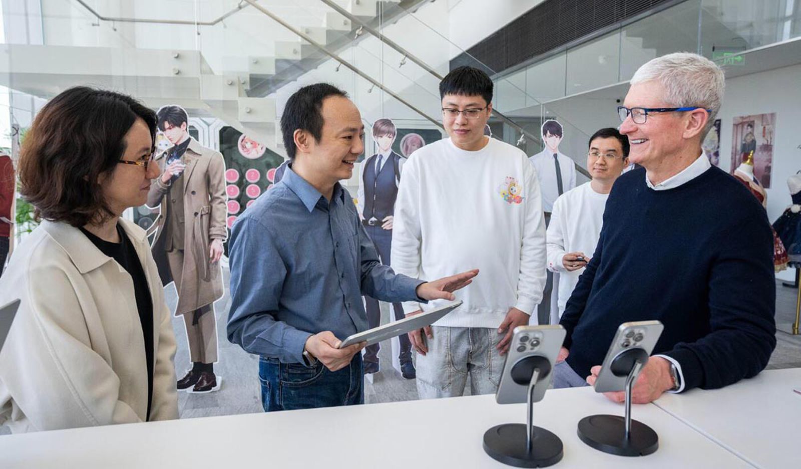 Tim Cook Visits China Ahead of New Apple Store Opening in Shanghai – MacRumors