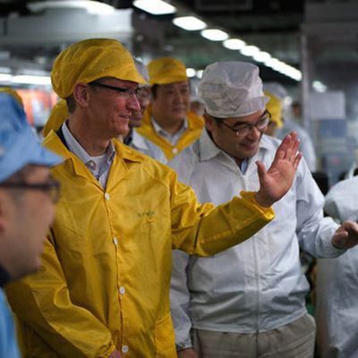 tim cook zhengzhou iphone plant