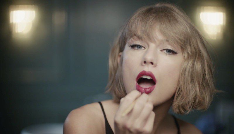 Taylor Swift Lip Syncs to Jimmy Eat World in New Apple Music Ad ...