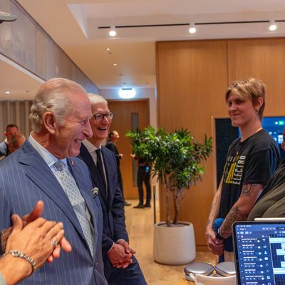 apple tim cook kings trust