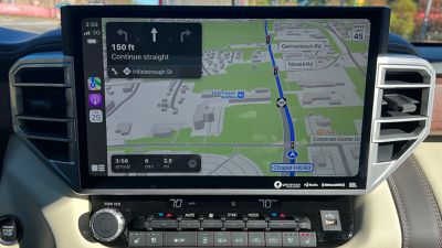 2022 tundra carplay maps