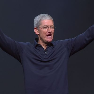 tim cook celebrates clean