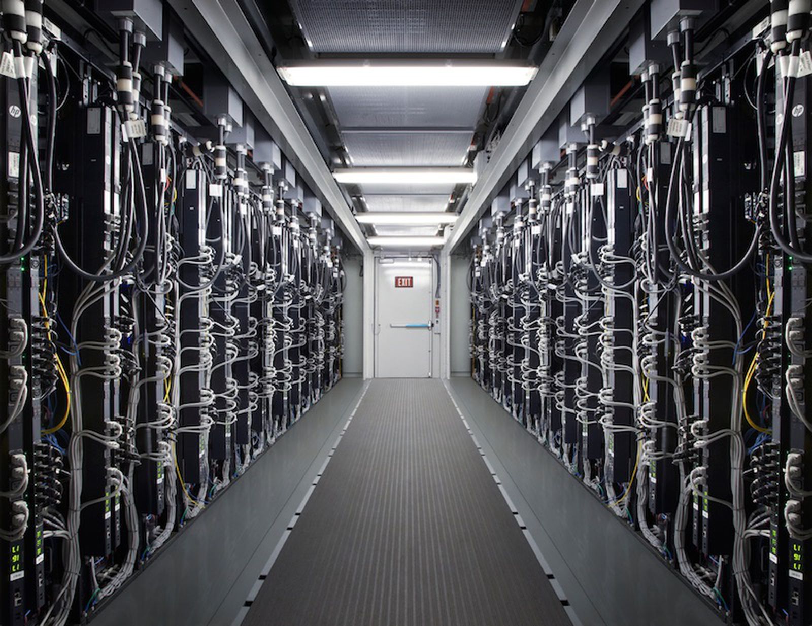 https://images.macrumors.com/t/LhNNx8BMRzjfGDkVNxM3kuud-_U%3D/1600x/article-new/2015/06/Apple-Data-Center.jpg