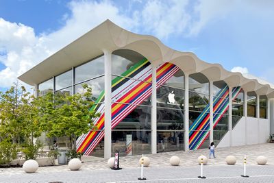 apple stores international colors