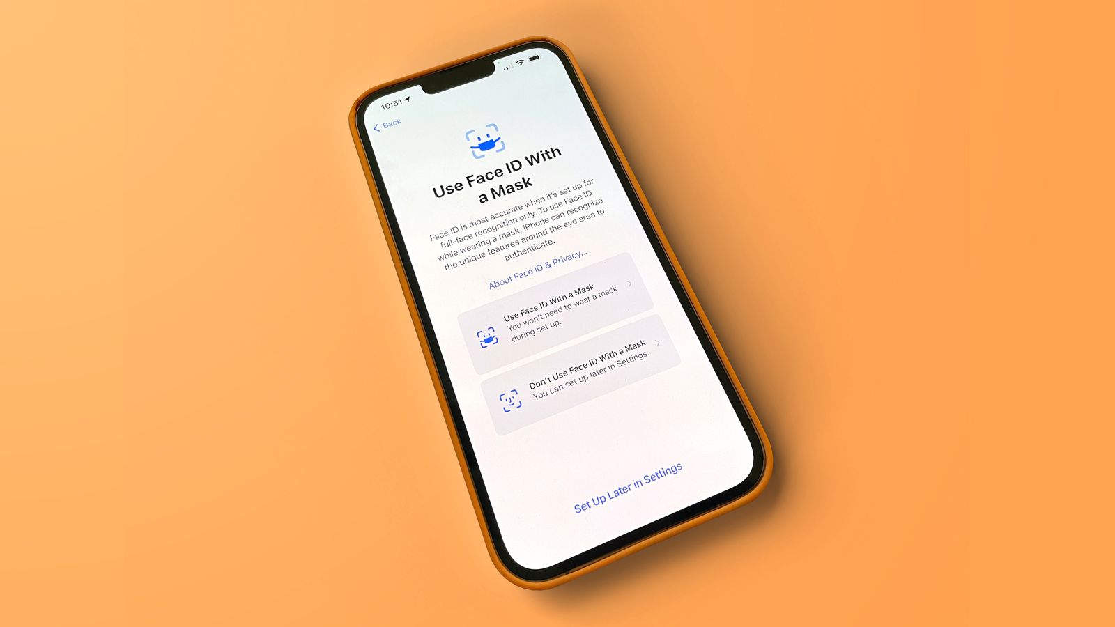 Face ID với mặt nạ trên iOS 15.4 Beta sẽ giúp các bạn sử dụng iPhone một cách tiện lợi và an toàn hơn. Hãy sớm trải nghiệm tính năng mới này trên điện thoại của bạn bằng cách cập nhật phiên bản iOS 15.4 Beta và tận hưởng sự tiện ích và an toàn mà Face ID mang lại.