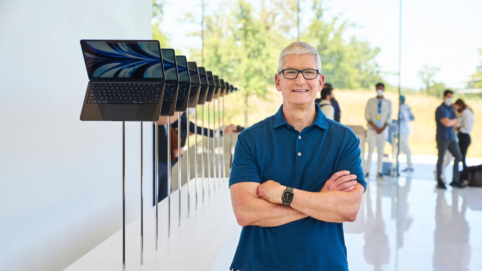 Apple CEO Tim Cook Visits Florida Apple Store and Meets WWDC Scholar -  MacRumors