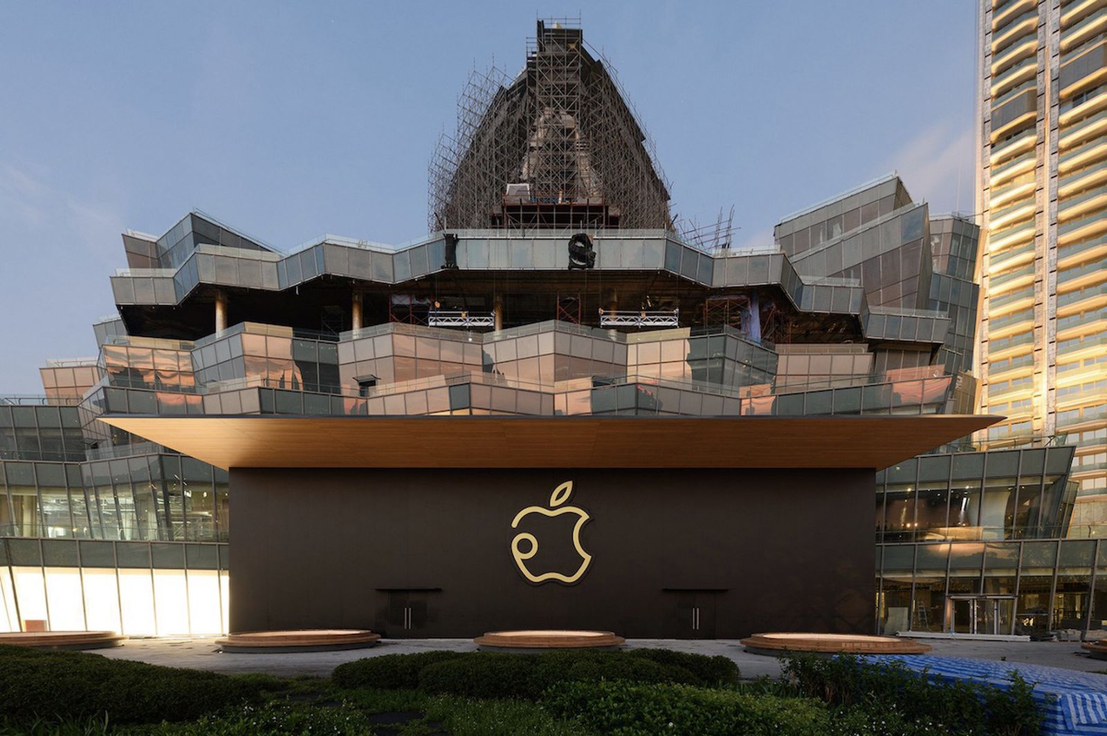 Apple Stores in Thailand and Texas Planned for Grand Openings in