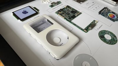 grid studio ipod front - نقد و بررسی: GRID Studio iPod و iPad Mini هنر دیواری نوستالژیک اپل را ارائه می دهند