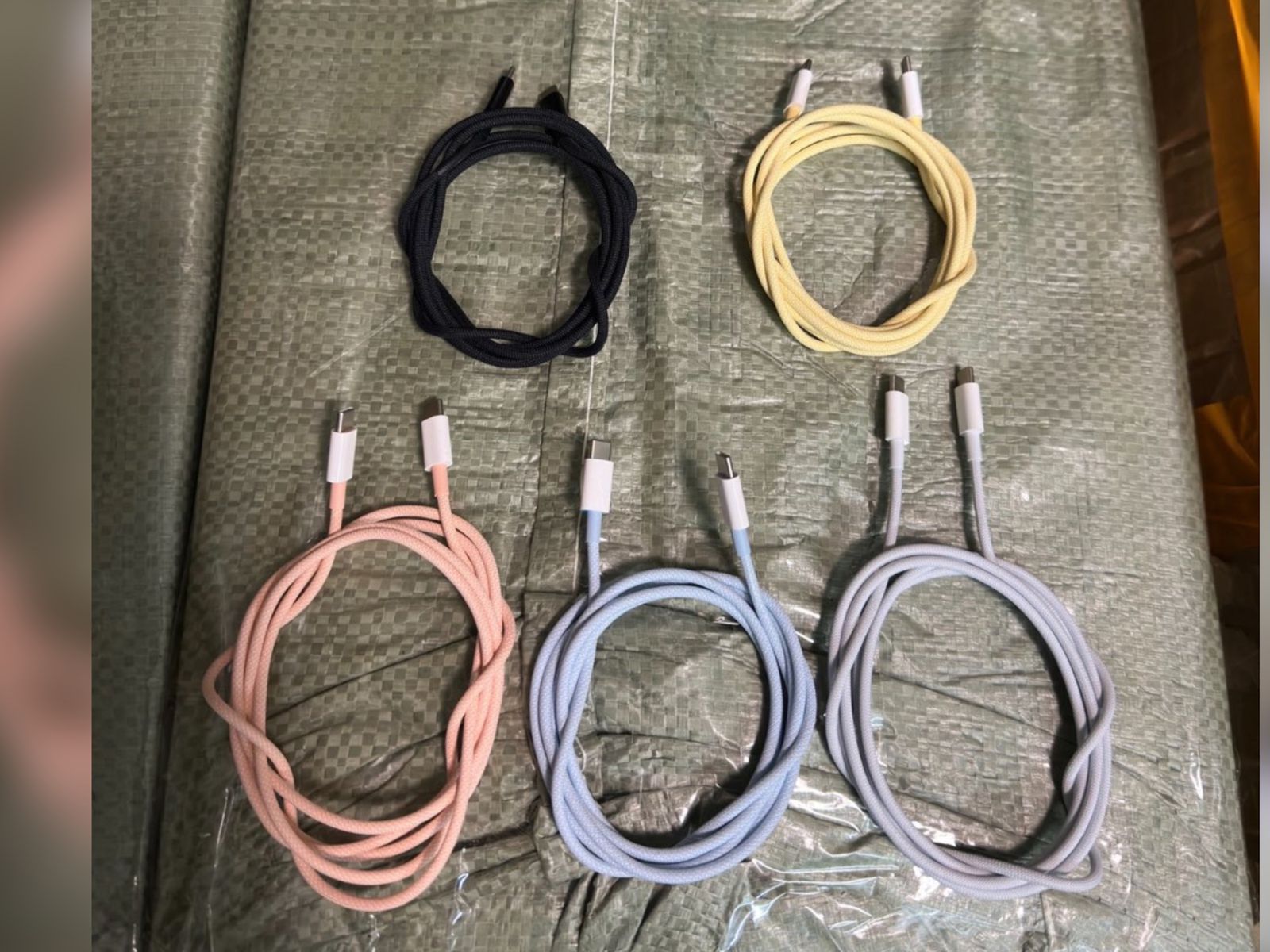 iPhone 15 : des câbles USB-C… et colorés