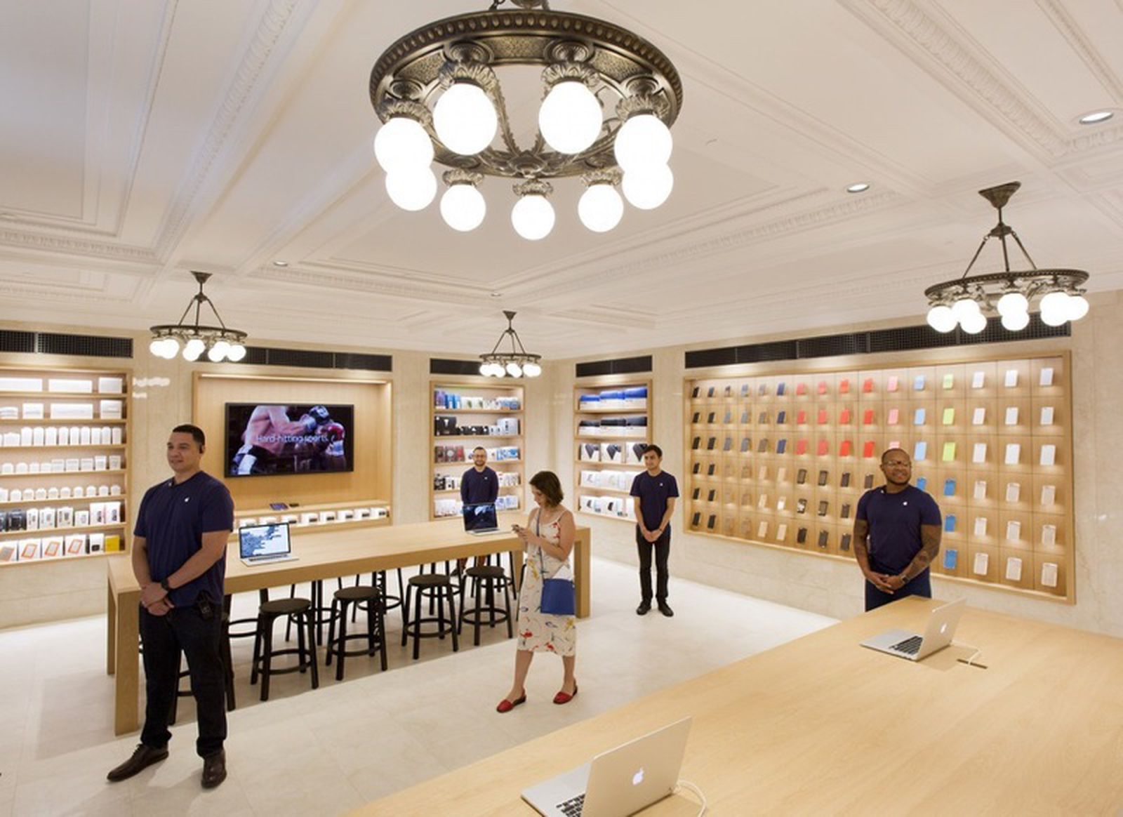 Apple Retail Stores to Offer ThirdParty Accessories in New AppleStyle