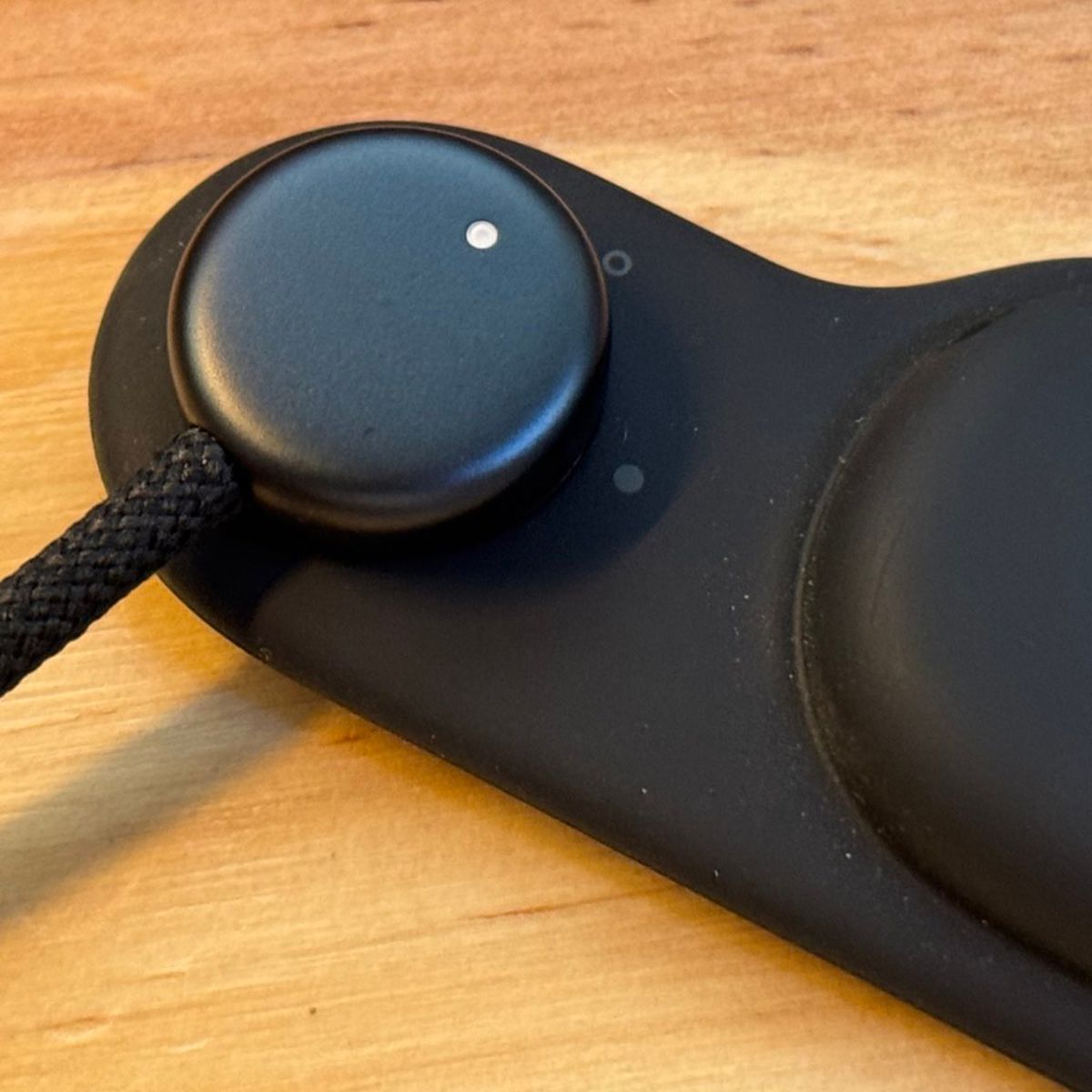 Apple Vision Pro ブラック More All-Black Vision Pro Prototype Parts Surface Online - MacRumors
