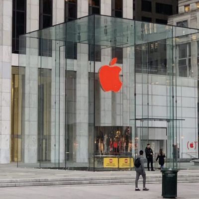 applestorefifthavenuered