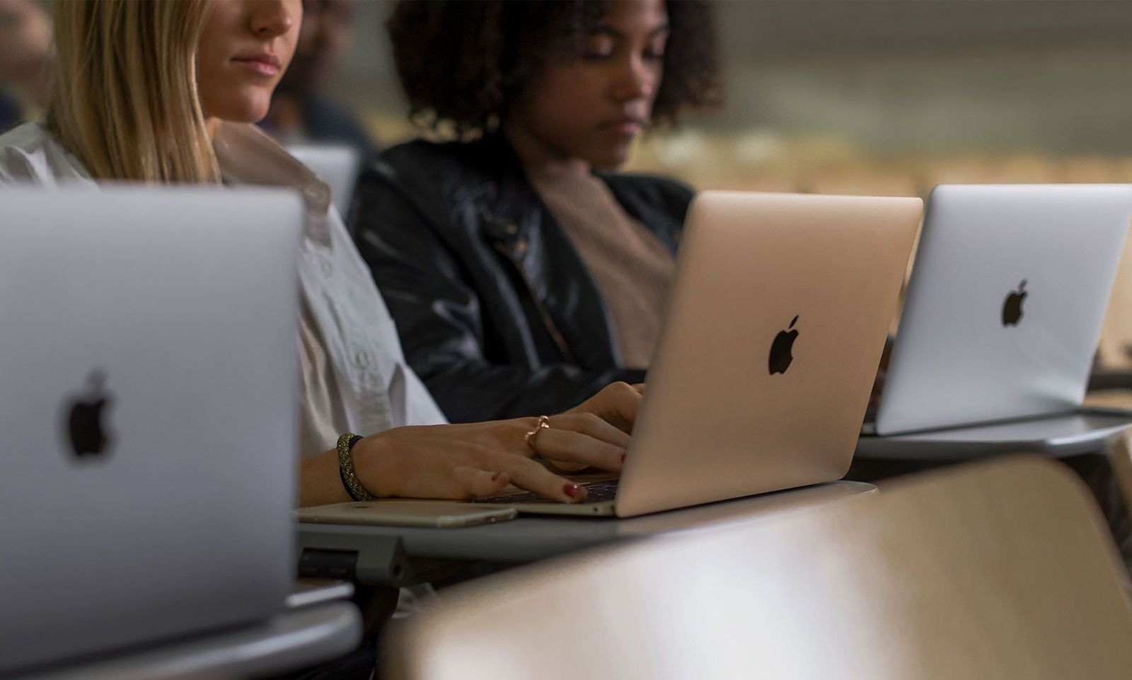 Apple mac outlet book student