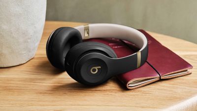 Best Buy یک استودیوی انحصاری Black & Gold Beats Pro را راه اندازی کرد