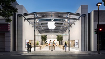 Apple Stores Will Continue to Require Masks for Now