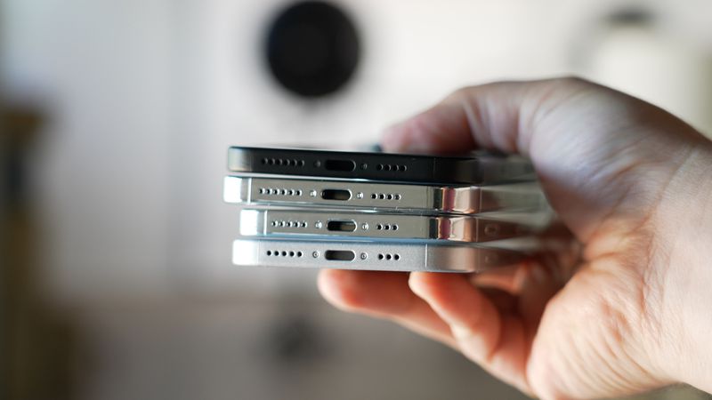 Hands-On: What the iPhone 15 and iPhone 15 Pro Will Look Like - MacRumors