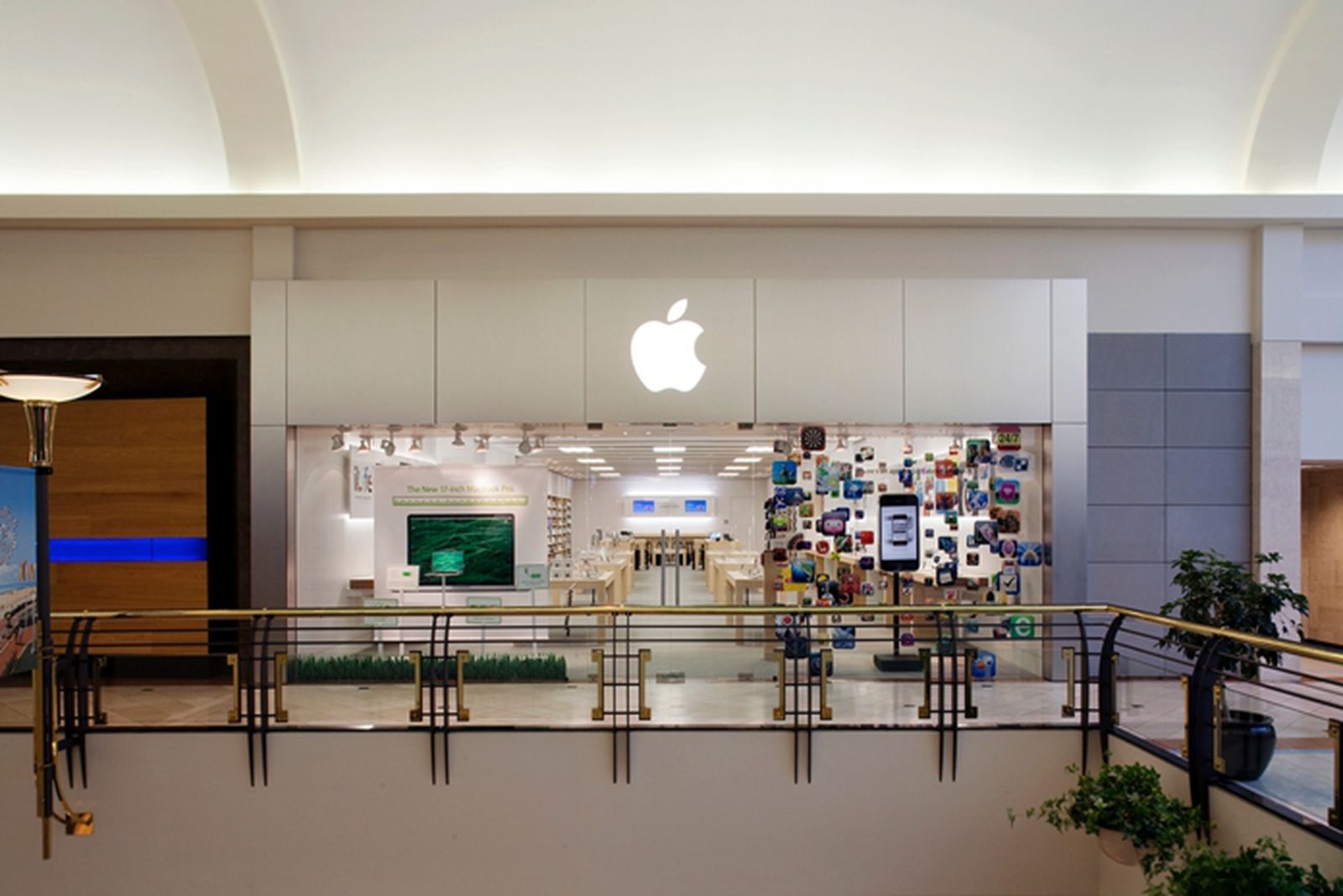 Apple to Open Larger Store at Crabtree Valley Mall in Raleigh by Next