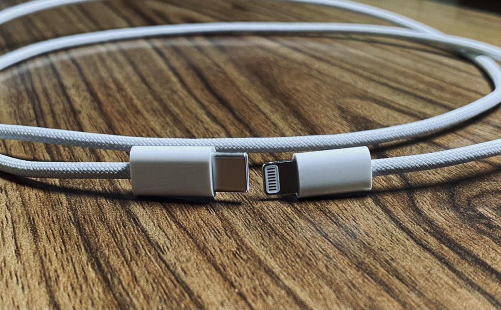 photo of New Images Leak of iPhone 12 Braided USB-C to Lightning Cable image