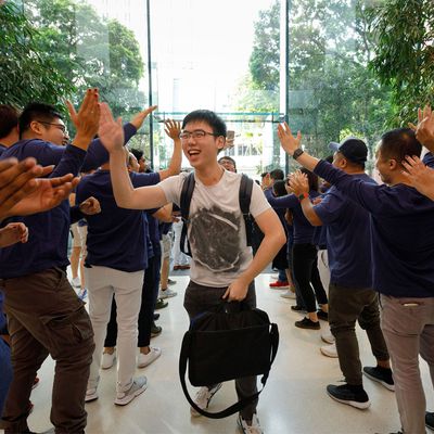 iphone8 launch orchardroad singapore entrance