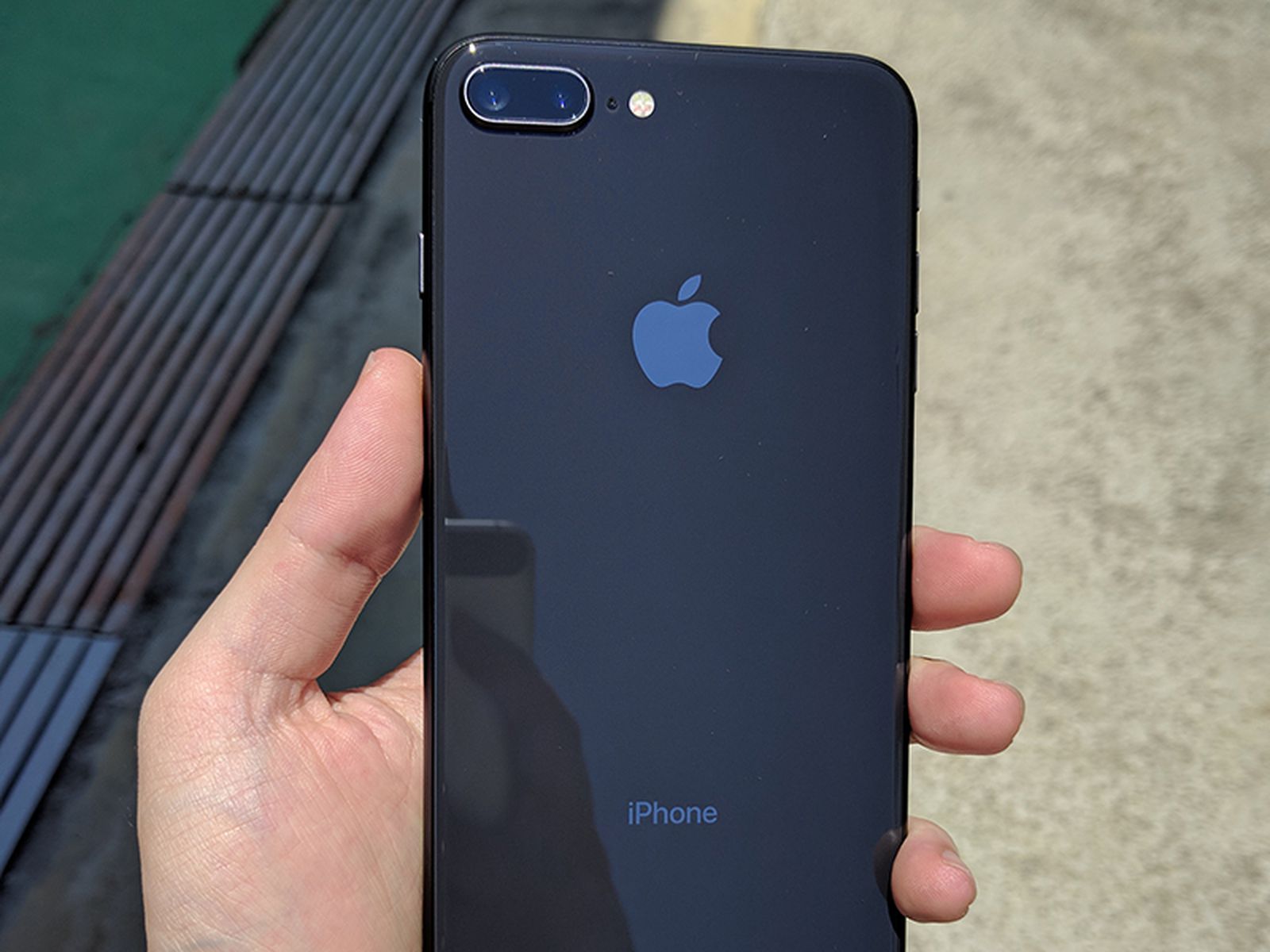 Early Adopters of iPhone 8 Impressed With Glass-Backed Design and True Tone  Display - MacRumors