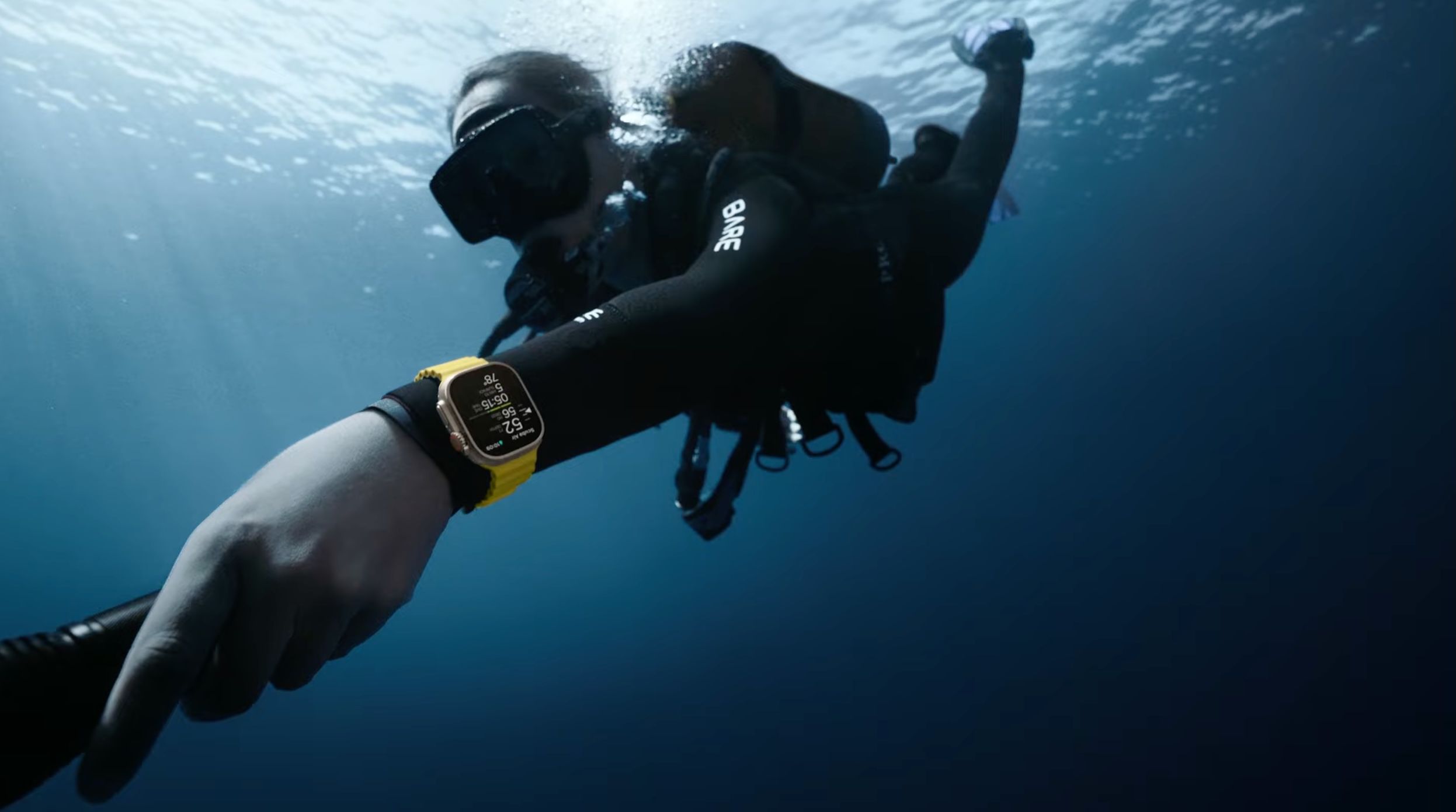 YouTuber Demos Apple Watch Ultra's Depth App in Underwater Test Chamber