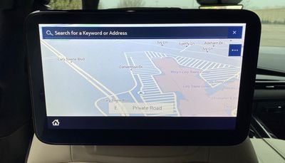 2021 escalade rear screen map