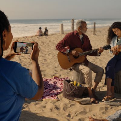Apple iPhone 15 Pro spatial video capture lifestyle
