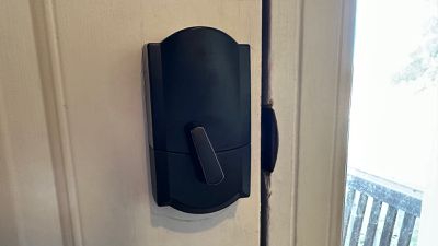 schlage encode plus interior close - بررسی: Schlage's Encode Plus Lock دسترسی راحت به خانه را مستقیماً از iPhone یا Apple Watch شما ارائه می دهد