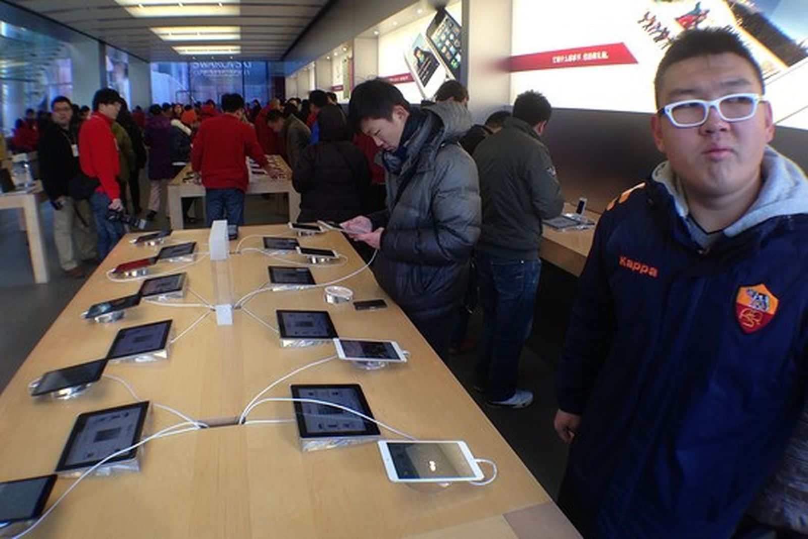Low Turnout for iPad Mini Launch in China, But Scalpers ...