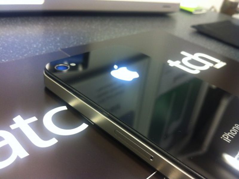 iPatch Mod Gives the iPhone 4 a Backlit Apple Logo - MacRumors