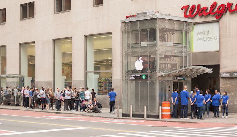 New York City Subway Entrance Turned Into Fake Apple Store With