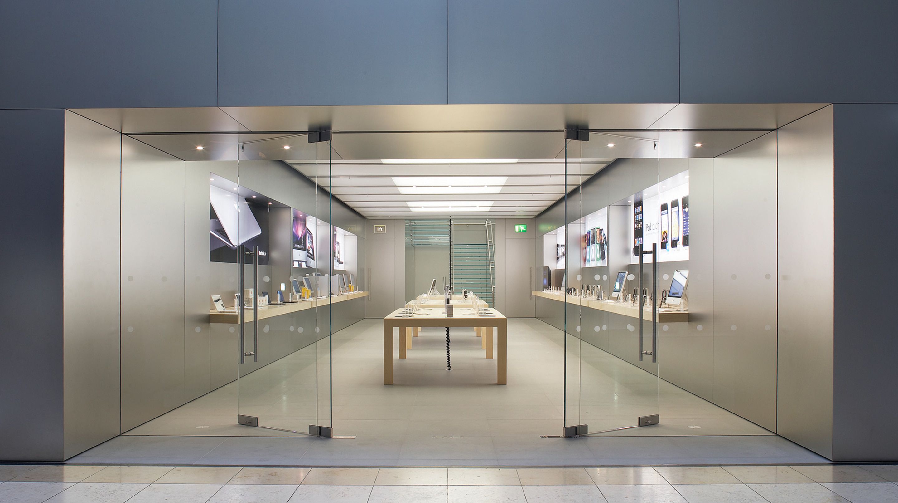 UK Apple Store Already Anticipating iPhone 15 Launch in 2023