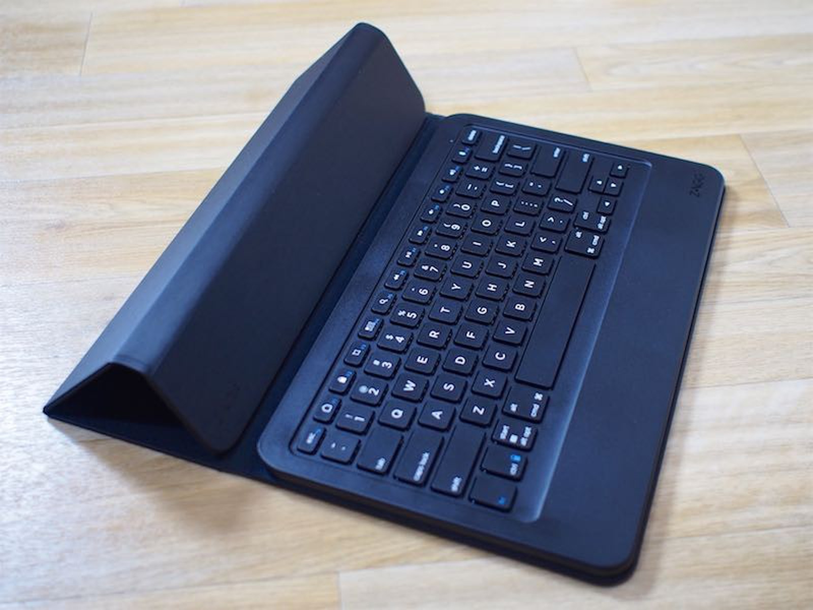 Zagg Messenger Universal Keyboard for iPad Pro Review MacRumors
