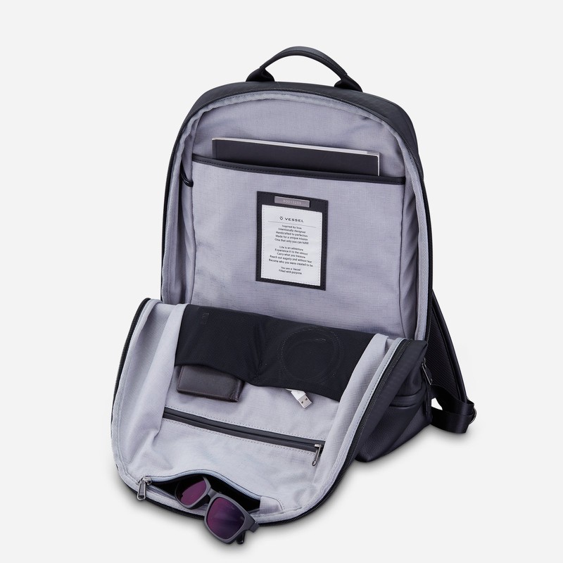 MacRumors Giveaway: Win a MacBook Pro-Compatible Signature Backpack and ...