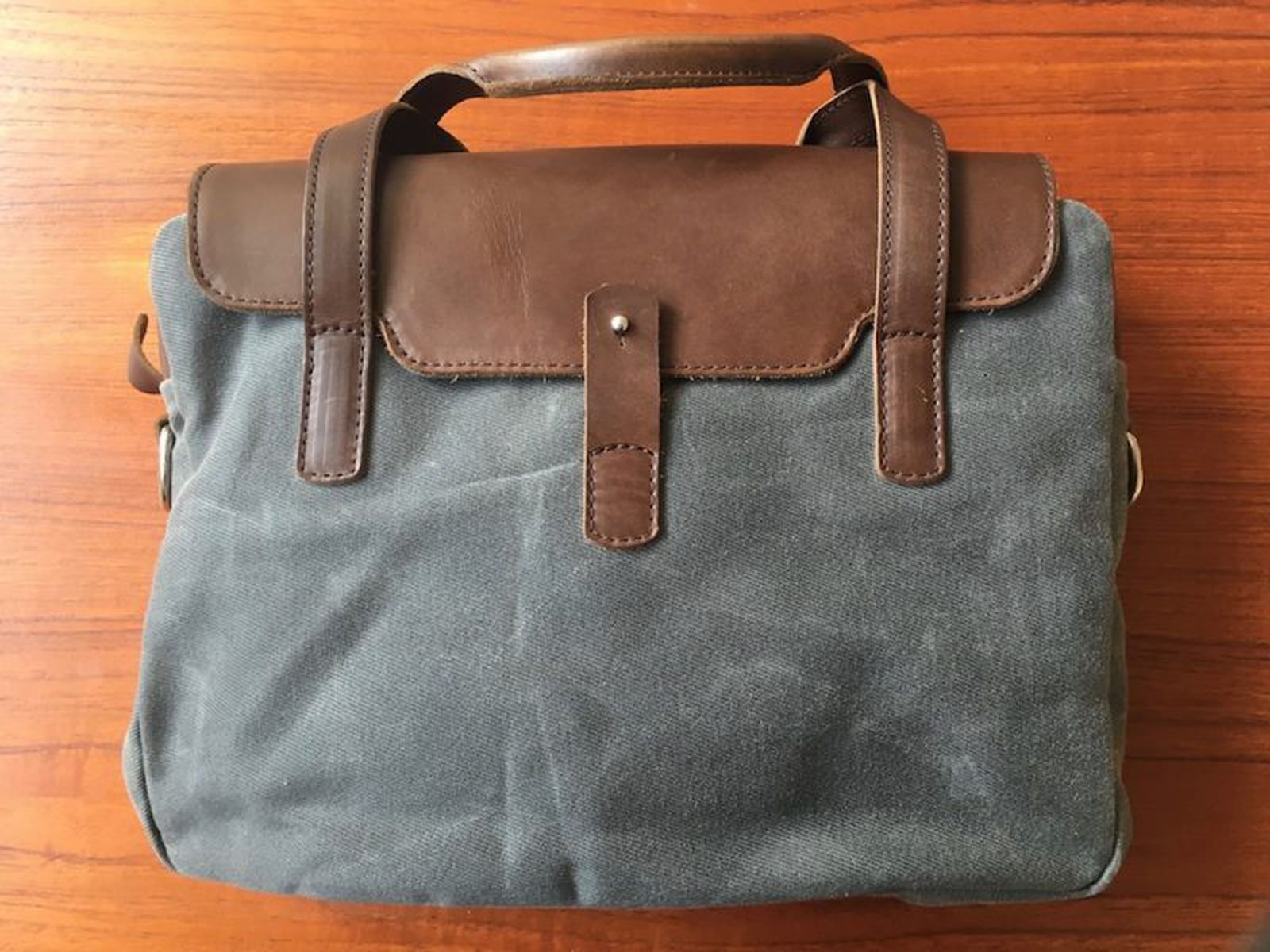 Review: Pad & Quill's Small Briefcase Is a Neat Bag for Your iPad ...