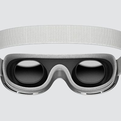 apple headset lens render by marcus kane