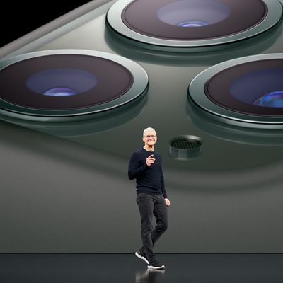 Tim Cook iPhone 11 Pro