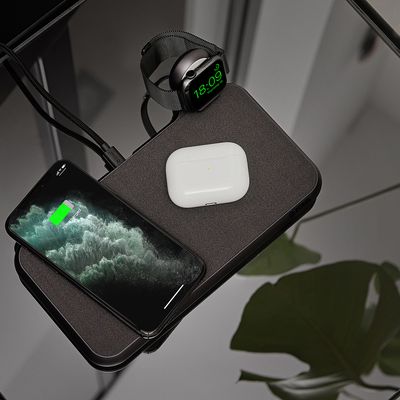 ZENS Liberty 16 Coils Wireless Charger with Apple Watch USB stick Lifestyle Image