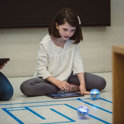 swift playgrounds children playing robots