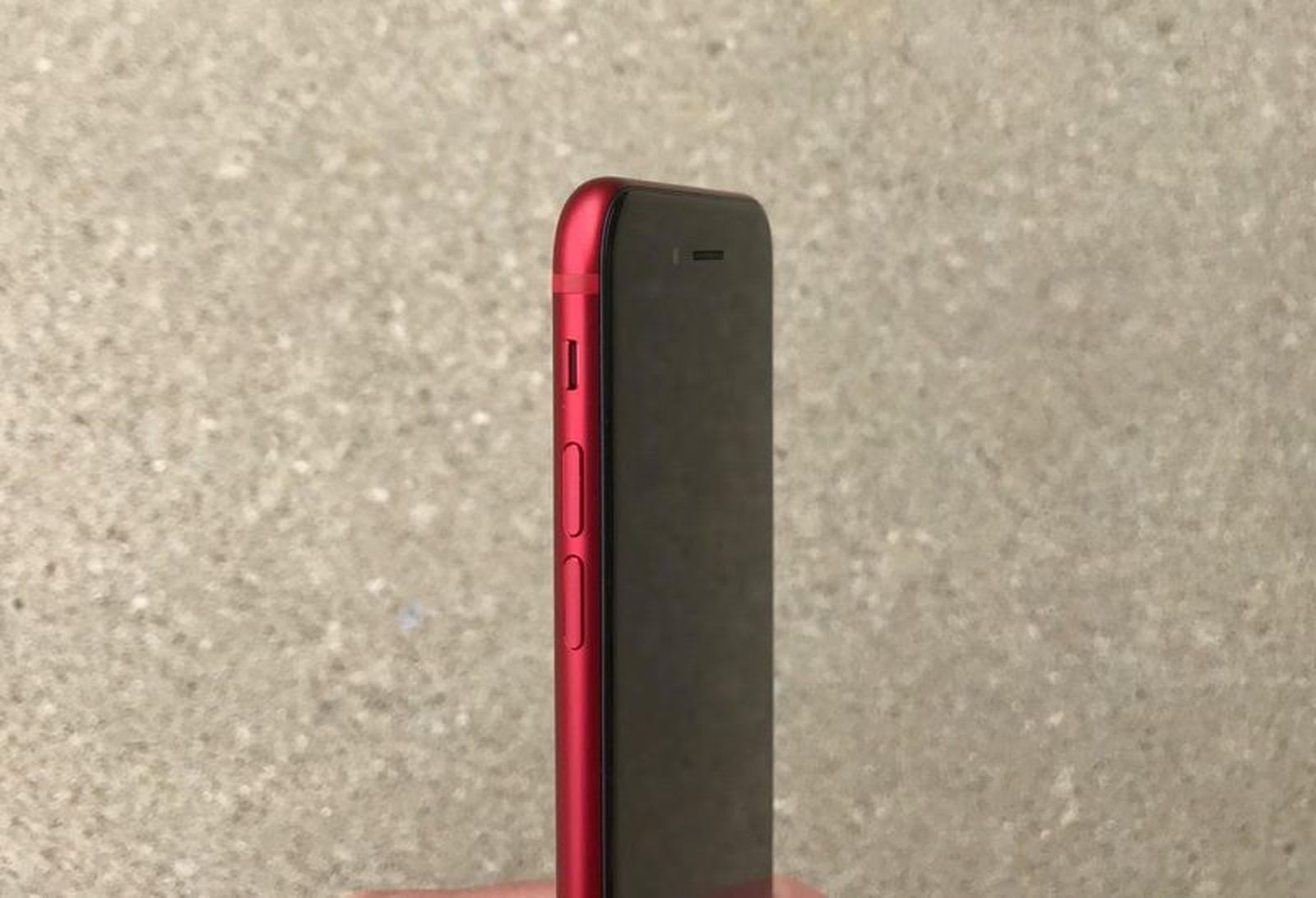 (PRODUCT)RED iPhone 7 Plus Gets Black Front in New Part Swap Video