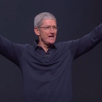 tim cook celebrates